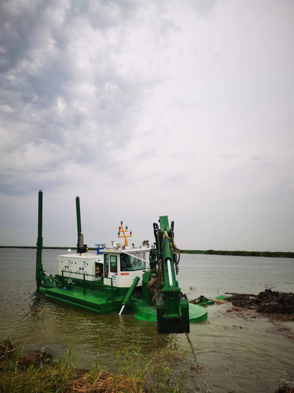 600m³/h River Cleaning Amphibious Dredgers factory
